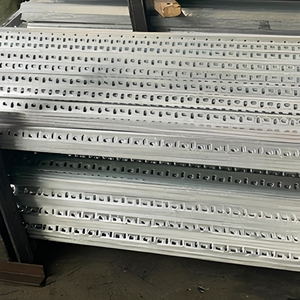 Angles en <span class=keywords><strong>acier</strong></span> galvanisé perforés pour la construction de supports <span class=keywords><strong>d</strong></span>'étagères - Product Image 2
