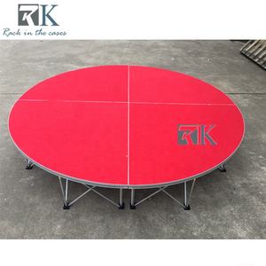 Scène de conférence portable avec finition moquette rouge et plateforme - Product Image 4