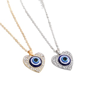 Collar de Moda con Medallón Grande y Delicado, Diseño de Ojo Turco Egipcio y Corazón, con Cadena y Cristales de Circonita, para Bodas y Fiestas - Product Image 1