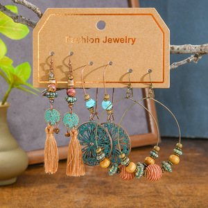 Boucles d'oreilles pendantes bohèmes tendance en alliage avec pompons, ensemble de bijoux de fête pour femme - Product Image 4