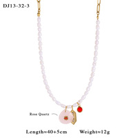 Collier ras du cou en perles d'eau douce plaqué or 18 carats avec pendentif en pierre précieuse naturelle et perle baroque irrégulière, accent cristal rouge