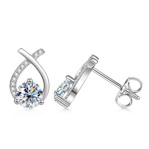 Изысканные серьги-гвоздики из позолоченного золота 14K с муассанитом VVS GRA 1 карат круглой огранки, устойчивые к потускнению - Product Image 4