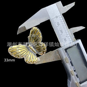 ลูกปัดเรซิ่นรูปผีเสื้อเคลือบทอง ขนาด 33 มม. สำหรับทำเครื่องประดับ DIY - Product Image 1