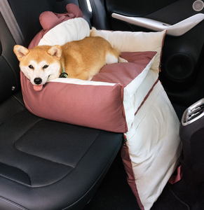 Cama y transportador de lujo para mascotas para perros y gatos, extraíble, lavable con patrón sólido, cama de viaje de invierno para asiento trasero - Product Image 1