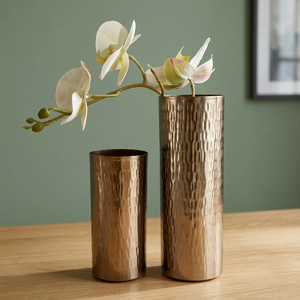 Pot de fleurs cylindrique en métal martelé doré moderne pour la décoration intérieure - Product Image 6