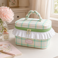Trousse de Maquillage OEM Gingham pour Femme avec Poignée Torsadée et Volants, Pochette de Rangement Cosmétique et de Toilette Portable de Grande Capacité pour Voyage