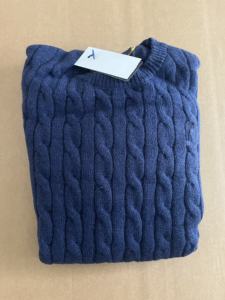 سترة محبوكة دافئة جديدة بياقة مستديرة وشعار مطرز للخريف والشتاء للرجال والنساء - Product Image 4