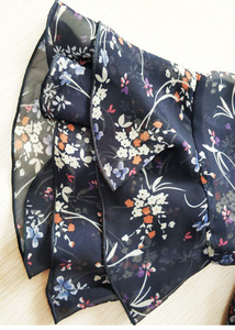 Elegante <span class=keywords><strong>Top</strong></span> Blu Navy con Stampa Floreale, Scollo a V, Volant a Doppio Strato e Maniche con Ruches, Simile a una Camicetta in Seta - Product Image 5