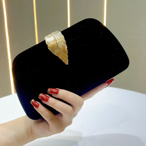 Pochette de soirée en velours avec fermeture à plumes dorées, sac à bandoulière à chaîne détachable, sac à main rigide pour femme pour mariage et soirée - Product Image 2