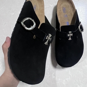 Vente en gros de pantoufles sabots personnalisées avec logo sabots croisés en cuir suédé avec semelles en liège en cuir véritable de haute qualité pour femmes - Product Image 4