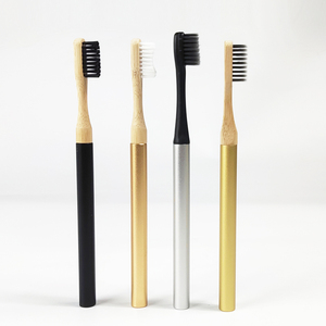 Cepillo de Dientes al por Mayor con Logotipo Personalizado OEM, Negro y Dorado, Mango de Aluminio, Cerdas 100% Vegetales, Ecológico - Product Image 2