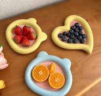 Assiettes minimalistes en céramique sous glaçure, style INS, pour desserts, gâteaux, collations, en forme de cœur, vaisselle moderne compatible micro-ondes