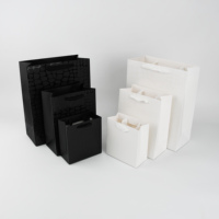 Sac en papier cadeau personnalisé blanc nacré, recyclable, de qualité supérieure, avec ruban, estampage à chaud, enduit, pour emballage de vêtements et de chaussures