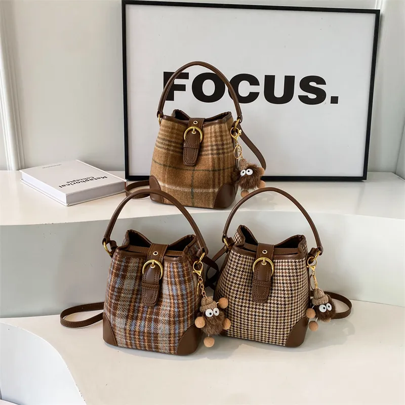 As novas bolsas da moda 2024 Bolsas femininas finas bolsas femininas para mulheres jovens