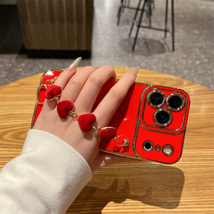 Funda de lujo para iPhone 15, 16, 17 Pro Max con diseño 3D de corazón, correa de muñeca y cadena, con acabado galvanizado. - Product Image 2