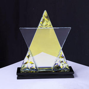 Trofeos de Cristal Personalizados, Trofeos de Cristal con Forma de Estrella Arcoíris con Base Negra - Product Image 1