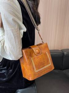 Sac fourre-tout tendance de haute qualité, polyvalent, au style unique, avec bandoulière réglable, grande capacité et forme de sac seau - Product Image 5