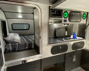 Mainan Camper tempat tidur truk China, Slide di Totoya Tundra Ram biru 1500 <span class=keywords><strong>Overland</strong></span> Truck Camper Pick up untuk tempat tidur 8 kaki