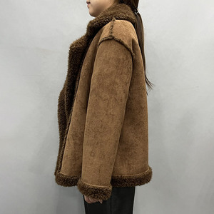 Manteau en daim double boutonnage personnalisé de luxe, chaud et de haute qualité, avec doublure en <span class=keywords><strong>fausse</strong></span> <span class=keywords><strong>fourrure</strong></span> <span class=keywords><strong>courte</strong></span>, col à revers, pour <span class=keywords><strong>femme</strong></span>, style <span class=keywords><strong>fausse</strong></span> peau de mouton - Product Image 2