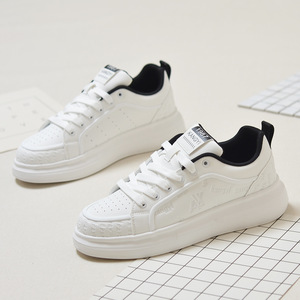 Chaussures de sport décontractées blanches respirantes à semelle épaisse pour hommes, style marche, course et skateboard - Product Image 2