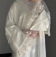 Robe musulmane YKA039 pour femmes, vêtements islamiques, hijabs, abaya traditionnelle de haute qualité avec broderie florale en dentelle et manches larges.