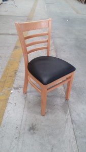 Sedia da Ristorante Moderna all'Ingrosso con Telaio in Legno e Seduta Rivestita in PU per Uso Commerciale in Scuole, Hotel e Ristoranti - Product Image 3