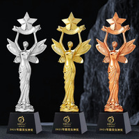 En stock Trophée en résine doré en forme d'ange Petite Statuette dorée