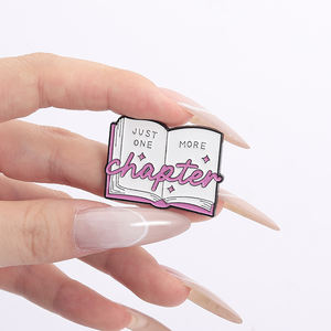 Solo un capítulo más esmalte Pin libro amante broche cita divertida solapa insignia joyería regalo para lectores amigos - Product Image 4
