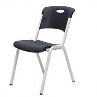 Chaise ergonomique en plastique avec dossier, portable et empilable, idéale pour les terrasses et la location événementielle