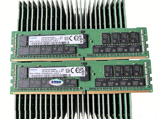 Sam Sung M393A4K40EB3-CWE / M393A4K40DB3-CWE 32GB DDR4 3200MHz PC4-25600 ECC Registered RDIMM 2Rx4 Server Memory RAM