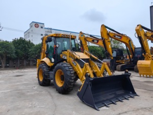 Chargeuse-pelleteuse JCB 4CX tout-terrain neuve, robuste et polyvalente pour les travaux d'infrastructure en milieu rural et les travaux de cour. - Product Image 5