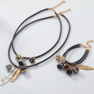 Set Kalung dan Gelang Wanita Simia <span class=keywords><strong>Feather</strong></span> <span class=keywords><strong>Pendant</strong></span> New Ethnic Storm, Berlian Metalik Hitam - Product Image 1
