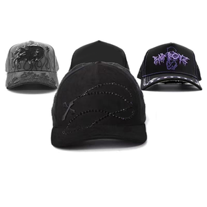 Gorra de Béisbol Personalizada de Buena Calidad en Gamuza Negra de Dos Tonos, 5 Paneles, Cierre Snapback, Visera Curva y Etiqueta de Savia, Estilo Wizard y Baez - Product Image 4
