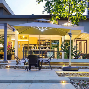 Ombrello da giardino moderno a luce solare Design pieghevole per pranzi all'aperto Villa balcone parco Hotel uso cortile