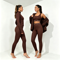 Ensemble de yoga trois pièces de qualité supérieure : soutien-gorge de sport push-up, débardeur et pantalon taille haute sculptant et amincissant, en stock