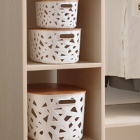 Ensemble de 3 paniers de rangement en plastique blanc pour la maison Boîte de rangement empilable avec couvercle en bambou pour étagères