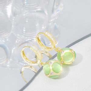 Pendientes de Piedra Ojo de Gato de Moda para Mujer, Diseño de Nicho Pequeño, Accesorios de Joyería de Aleación Versátiles - Product Image 3