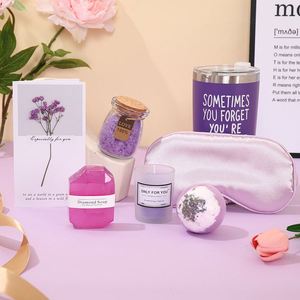Coffret cadeau spa personnalisé, cadeau romantique pour la fête des mères avec gobelet, bougie, bombe de bain, masque pour les yeux et carte - Product Image 3