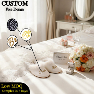 Pantoufles en satin avec plumes pour mariage, chaussons en soie personnalisables, adaptées au broderie et aux mariées - Product Image 1