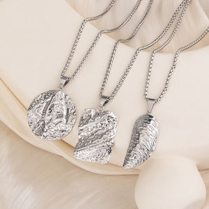 Collier en acier inoxydable plaqué or 18 carats PVD anti-ternissement, motif dessin animé mignon avec zircon, Mickey et <span class=keywords><strong>Hello</strong></span> <span class=keywords><strong>Kitty</strong></span>, cadeau pour femme, vente en gros - Product Image 4