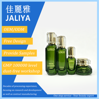 Ensemble de soins du visage hydratant et éclaircissant 4 en 1, sérum, crème, beurre de karité, vitamine E, flacons en verre vert luxueux, kit de soins de la peau OEM