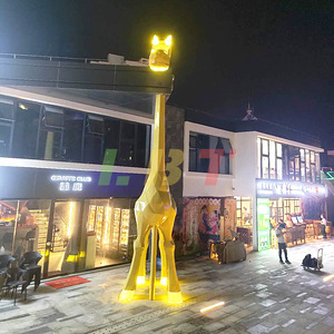 Escultura de Ciervo Iluminada de Fibra de Vidrio Libit, Decoración de Figura Animal Hecha a Mano para Montaje en Suelo Exterior Personalizada - Product Image 1