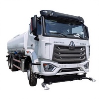 Camion d'arrosage diesel Euro 2 à bas prix, nouveau modèle Howo 6x4, 10 roues, capacité de 15000-20000 litres (3000 gallons)