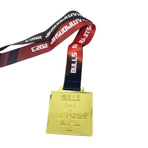 ออกแบบเหรียญรางวัลกีฬาโลหะสั่งทำพิเศษ วิ่งมาราธอน 3 มิติ ชุบทอง บนแผ่นโลหะผสมสังกะสีเปล่า - Product Image 6