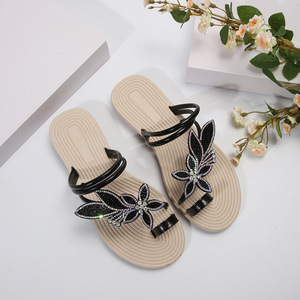 Novedad de verano, chanclas con punta de hoja de arce para mujer, suela blanda antideslizante, cómodos zapatos de playa, zapatillas de mujer a la moda al por mayor - Product Image 6