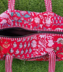 Sac de voyage en coton patchwork pour femmes magnifiquement conçu, bandoulière confortable avec fermeture éclair, facile à transporter - Product Image 6