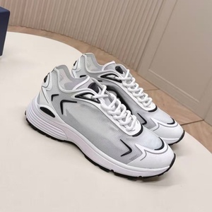 Chaussures de skate de luxe de la même marque et du même style avec sangle. Chaussures de sport classiques en maille élastique pour hommes - Product Image 4