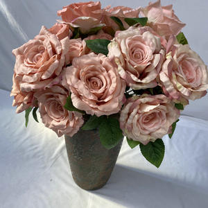 ดอกกุหลาบผ้าไหมจีน 5 ดอก พร้อมแจกันและต้นไม้ประดิษฐ์สีเขียว สำหรับตกแต่งภายในห้องจัดเลี้ยงงานแต่งงาน - Product Image 2