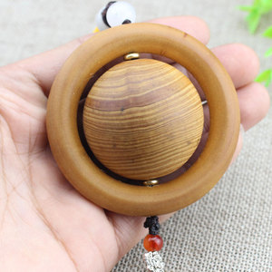Pendentif porte-bonheur en bois de cyprès vieilli, breloque à pompon de 40 mm pour décoration de rétroviseur de voiture, unisexe, à porter au quotidien - Product Image 4