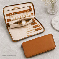 Étui de voyage marron zippé pour bijoux avec rouleaux à bagues, sangle pour boucles d'oreilles et pochette zippée